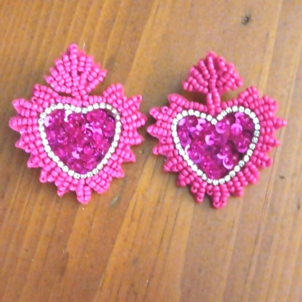 SOURCE UNKNOWN Beaded Heart Post Earrnings NEW